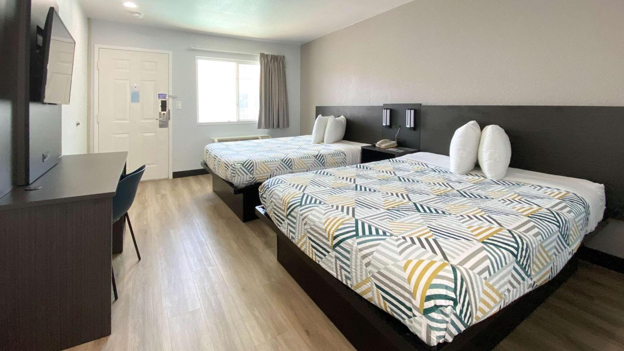 6-costa Mesa, Ca