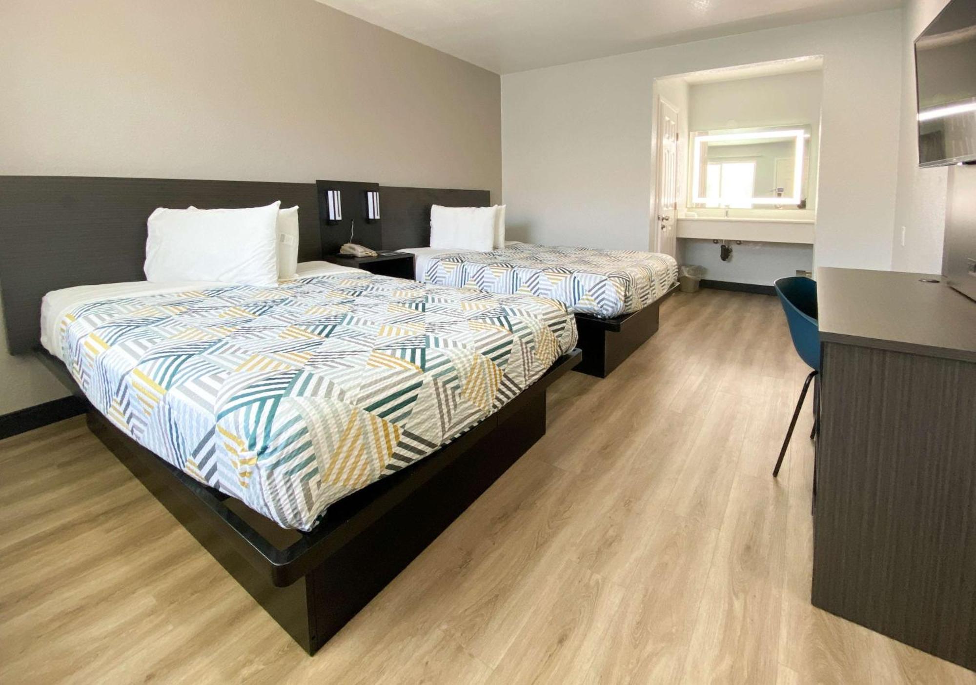 Hotel 6-costa Mesa, Ca 2*
