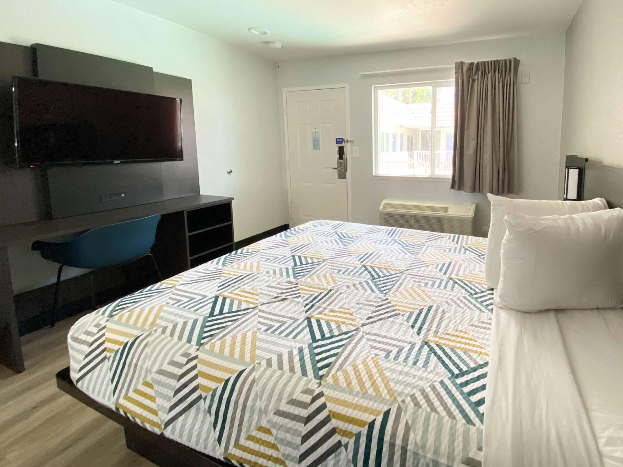 Hotel 6-costa Mesa, Ca 2*