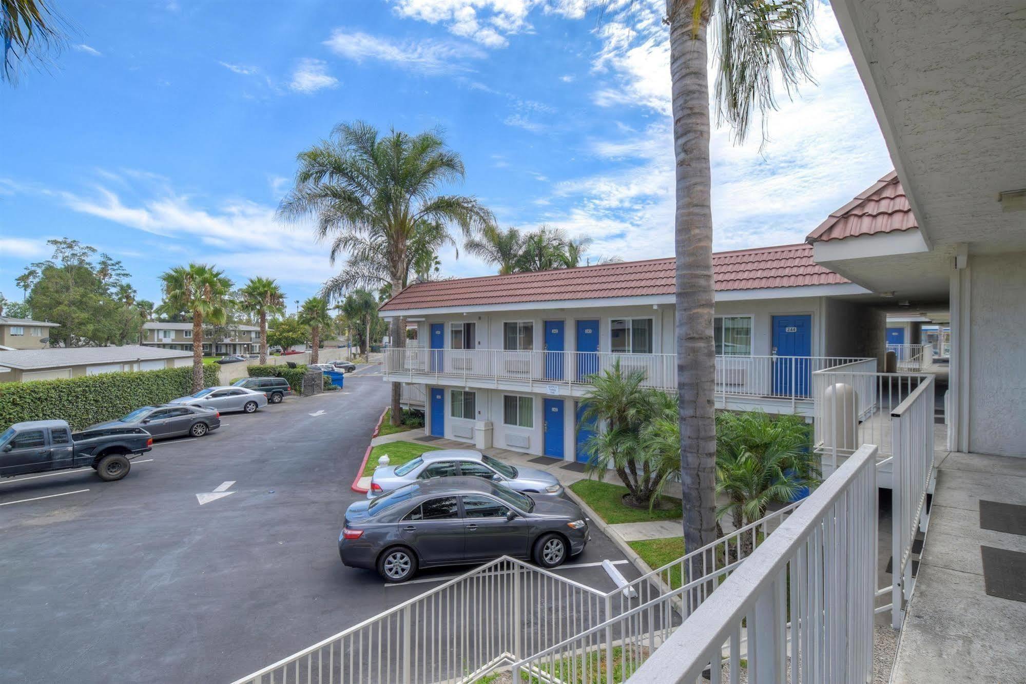 Hotel 6-costa Mesa, Ca 2*