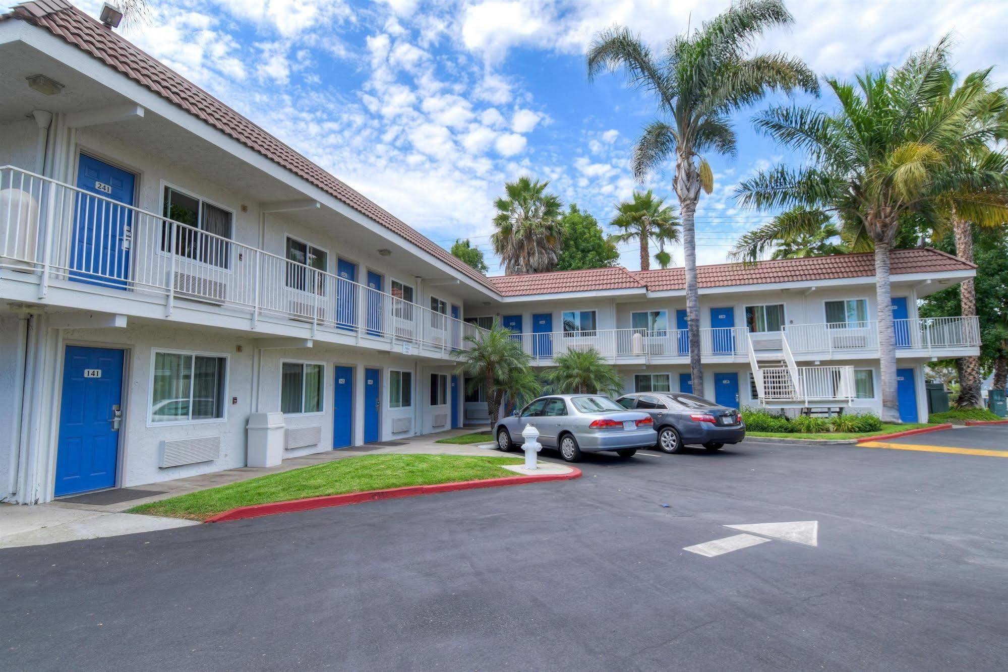 6-costa Mesa, Ca