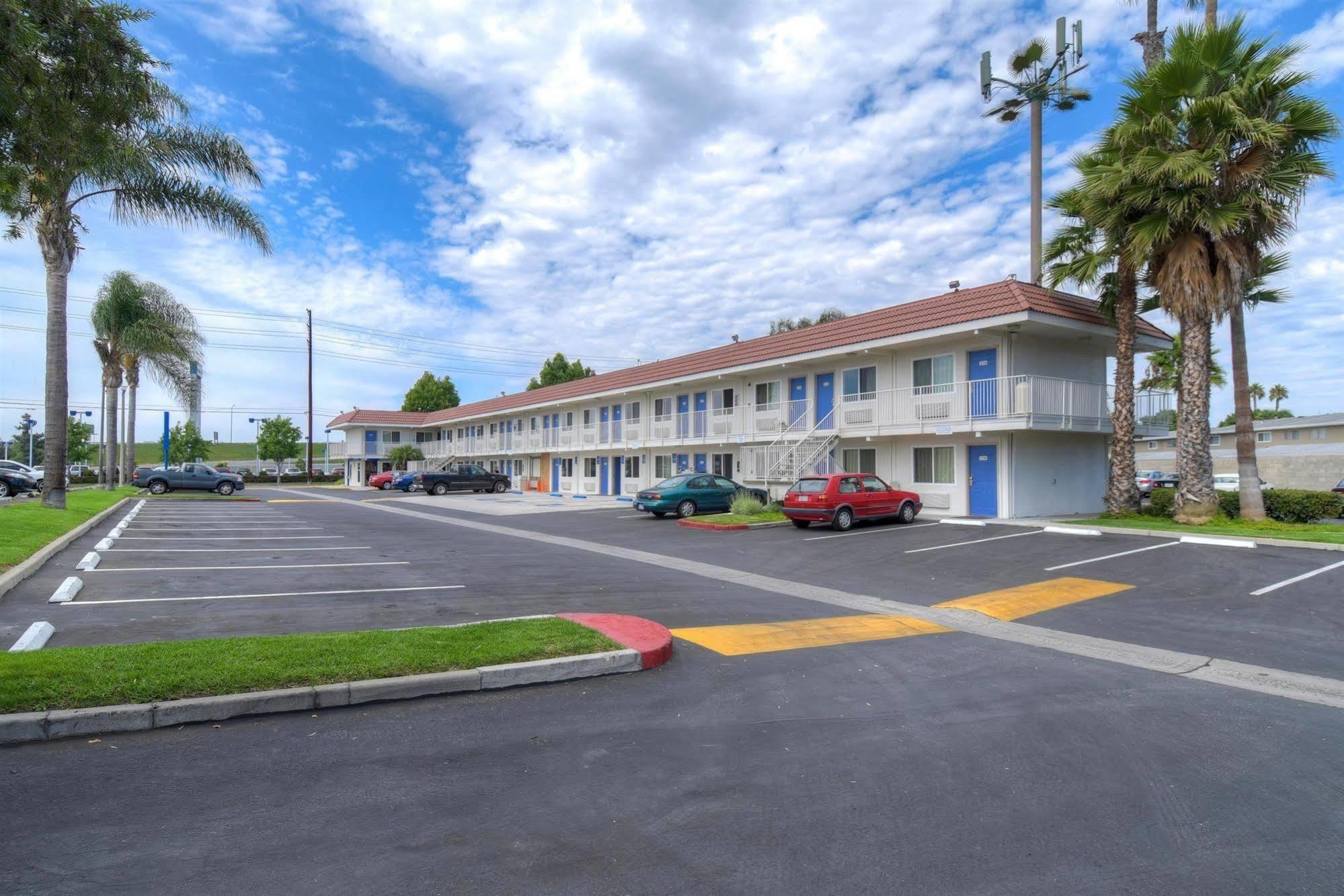 6-costa Mesa, Ca Hotel